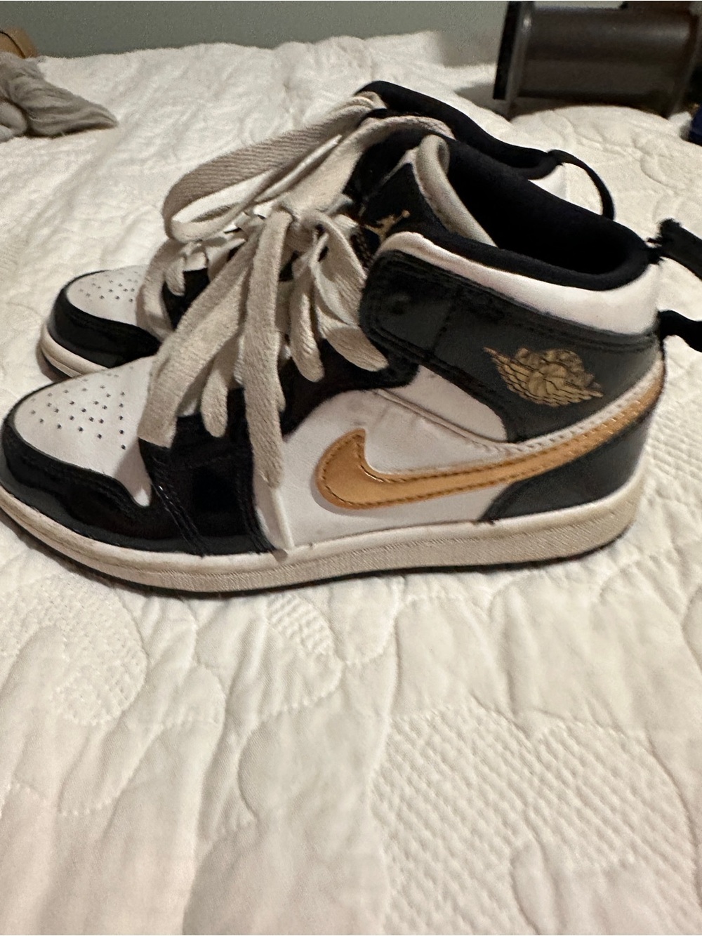 Nike Air Jordan 1 Mid SE Patent Black Gold White Sneakers Preschool Size 13C